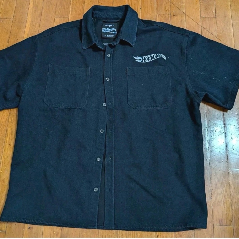 Forever 21 Hot Wheels Shirt Men's Size M Blue Denim Button Up Dark Wash Heavy